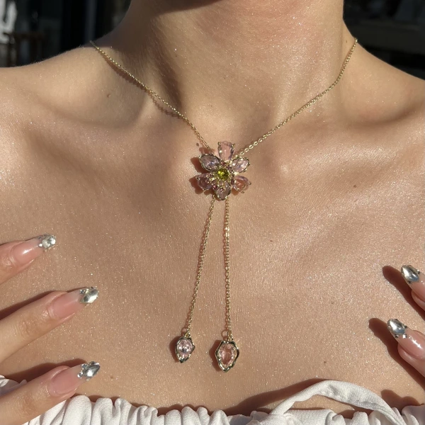 Pembe S. Lida Kolye