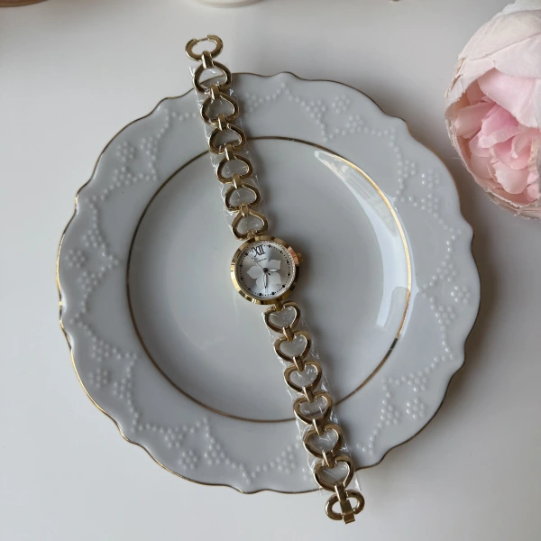 Kalpli Kordonlu Beyaz Saat