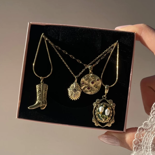 Sanat Kolyesi ve Vintage Kolye Kombini I Çelik