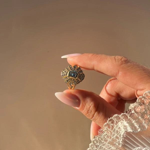 Sapphire Crest Yüzük