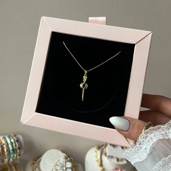 Sapphire Dagger Kolye