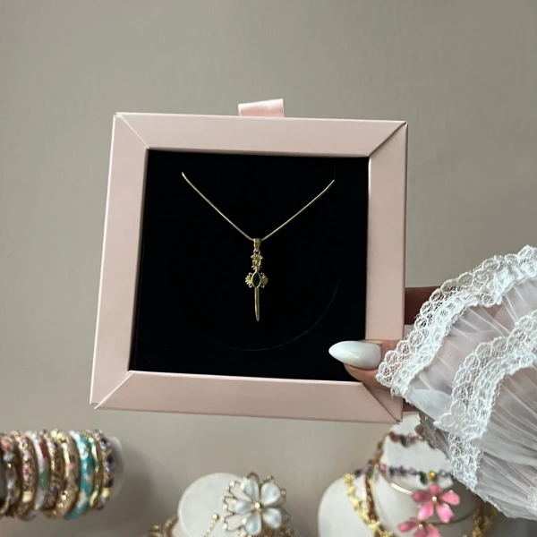 Sapphire Dagger Kolye