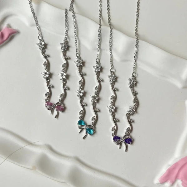 Sarmaşık Çiçeği Kolye