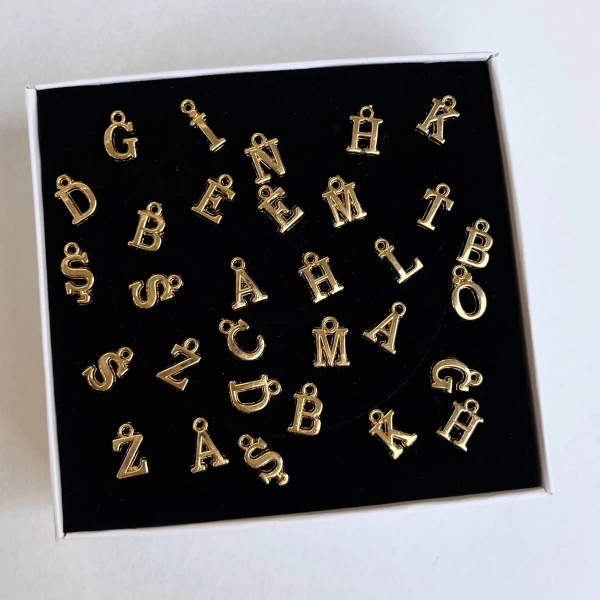 Satın aldığınız kolyeye harf charm ekletmek istiyorsanız sepete ekleyiniz