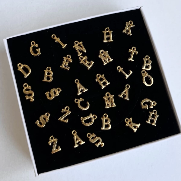 Satın aldığınız kolyeye harf charm ekletmek istiyorsanız sepete ekleyiniz