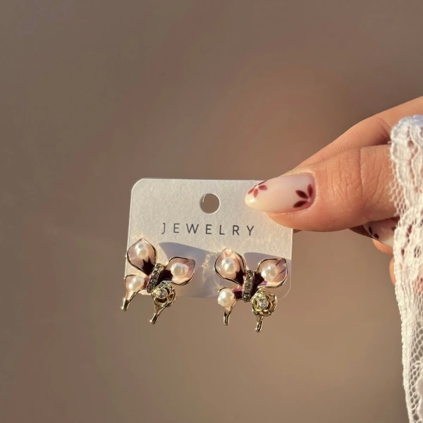 Sedef Kelebeği Küpe