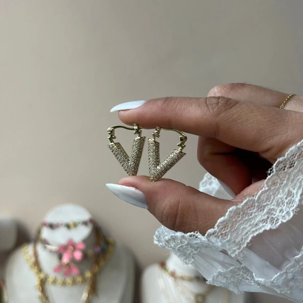 V Shape Küpe