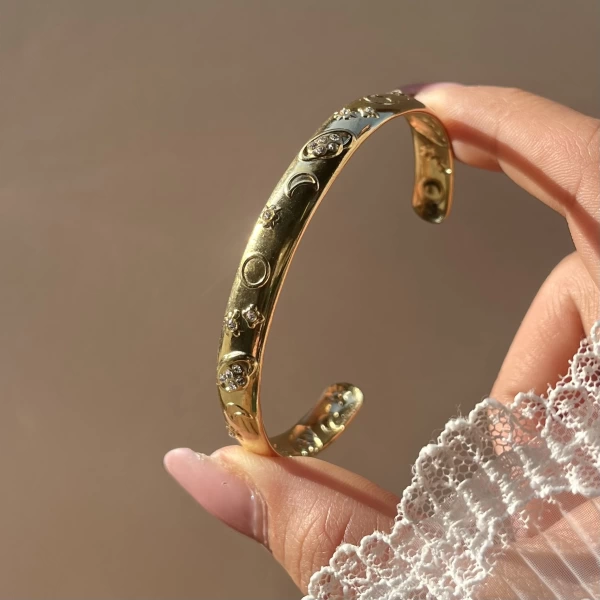 Beyaz Taşlı Satürn Vintage Kelepçe Bileklik I Çelik