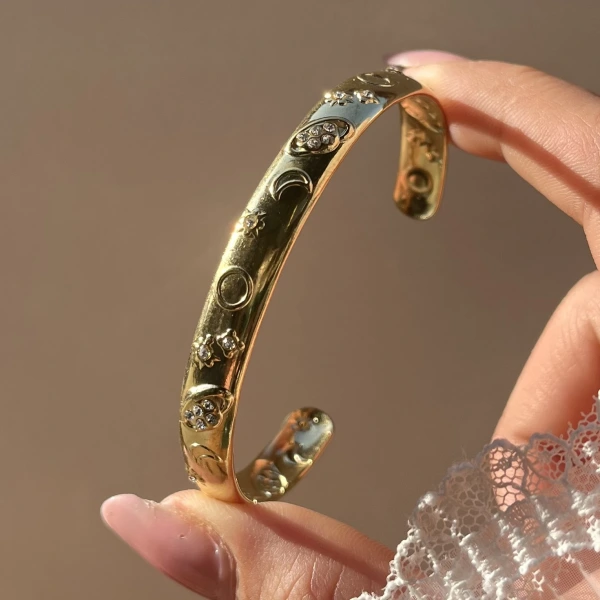 Beyaz Taşlı Satürn Vintage Kelepçe Bileklik I Çelik