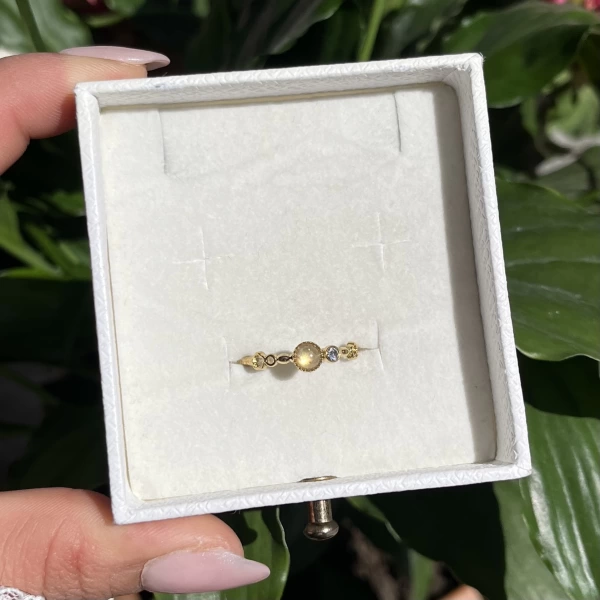 Krem Taşlı Mini Vintage Yüzük