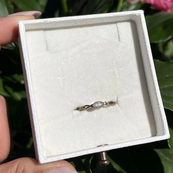 Beyaz Taşlı Mini Vintage Yüzük I Ham Pirinç