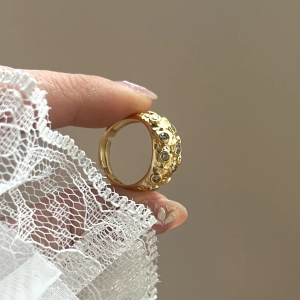 Beyaz Taşlı Vintage Yüzük I 14 Altın Kaplama