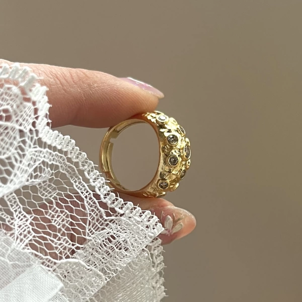 Beyaz Taşlı Vintage Yüzük I 14 Altın Kaplama