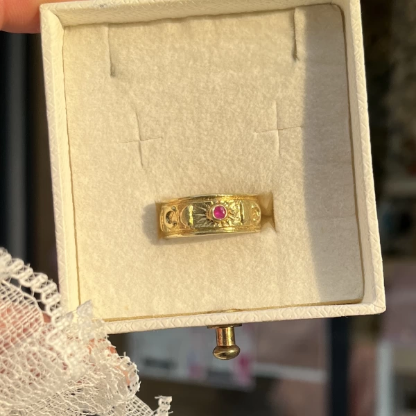 Kırmızı Taşlı İşlemeli Vintage Yüzük I Ham Pirinç