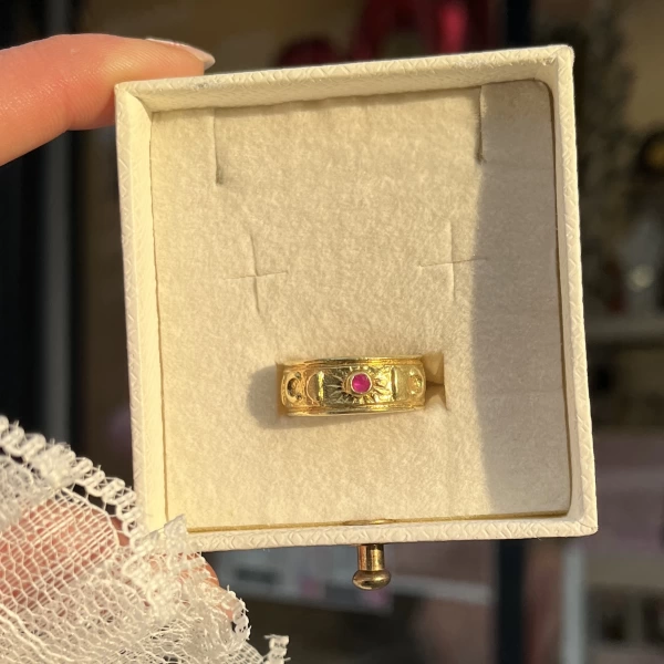 Kırmızı Taşlı İşlemeli Vintage Yüzük I Ham Pirinç