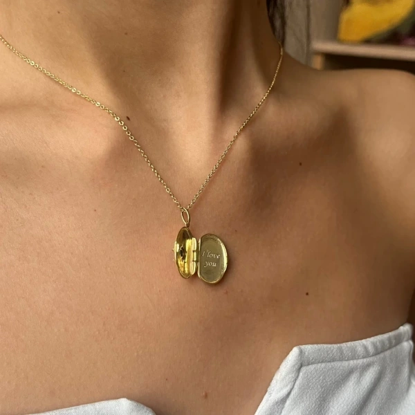 Yazılı Oval Desenli Kapaklı Gümüş Kolye