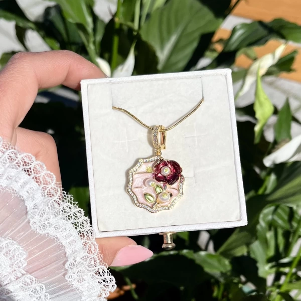 Pembe Çiçek Sanat Kolye I Çelik
