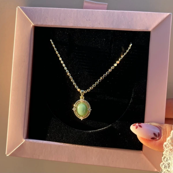 Zümrüt Bakış Kolye