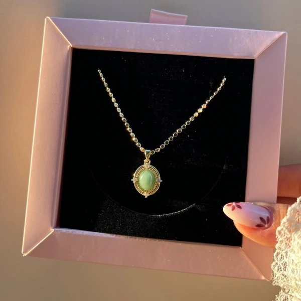 Zümrüt Bakış Kolye