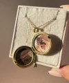 Çift Fotoğraflı Desenli Yuvarlak Kapaklı Kolye (2 cm)