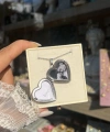 Desenli Kapaklı Çift Fotoğraflı Kolye (2,1 cm)