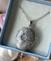 Oval Desenli Çift Fotoğraflı Kolye