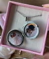 Yuvarlak Desenli Çift Fotoğraflı Kolye(2 cm)