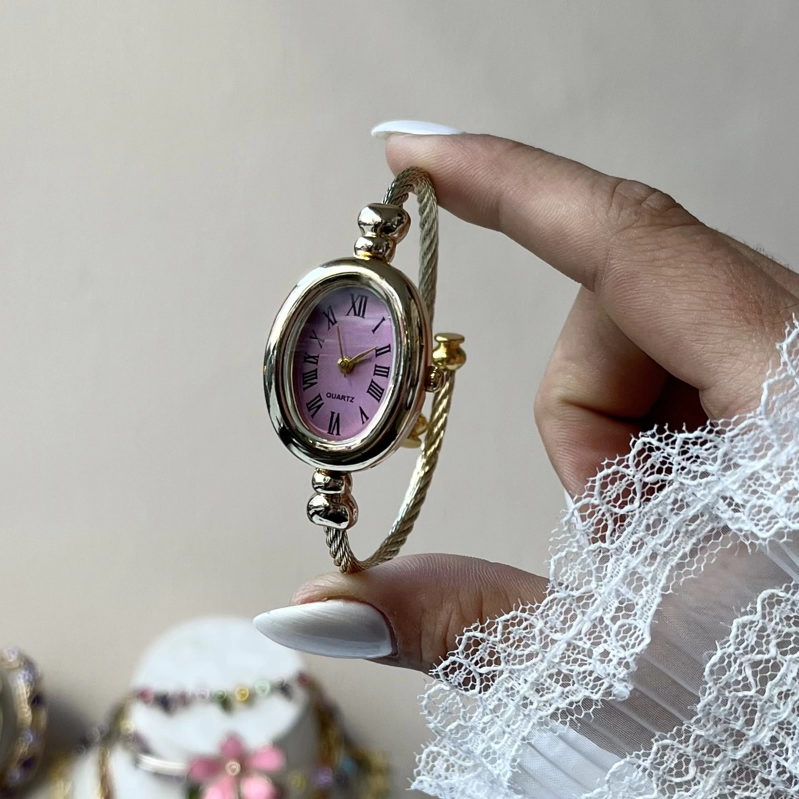 Pembe Oval Ekran Kelepçe Saat