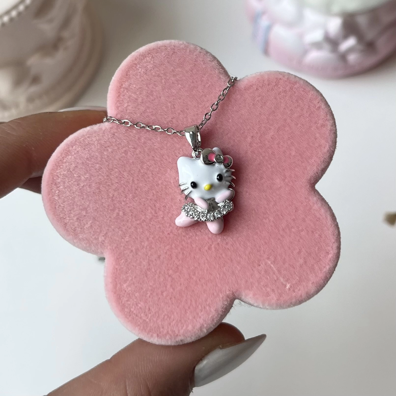 Dansçı Hello Kitty Kolye