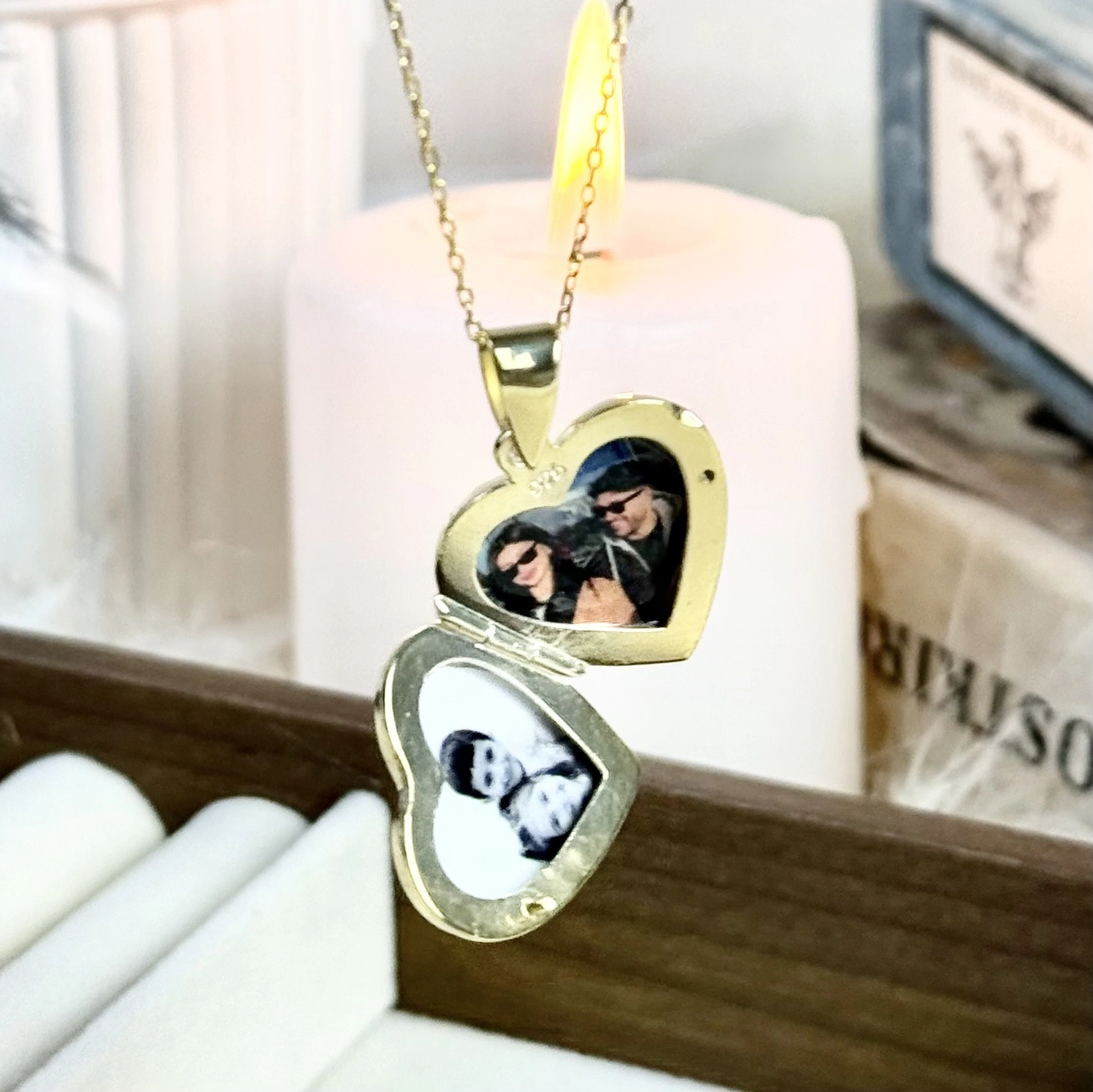 Desenli Kapaklı Fotoğraflı Kalp Kolye ( 1.8 cm )