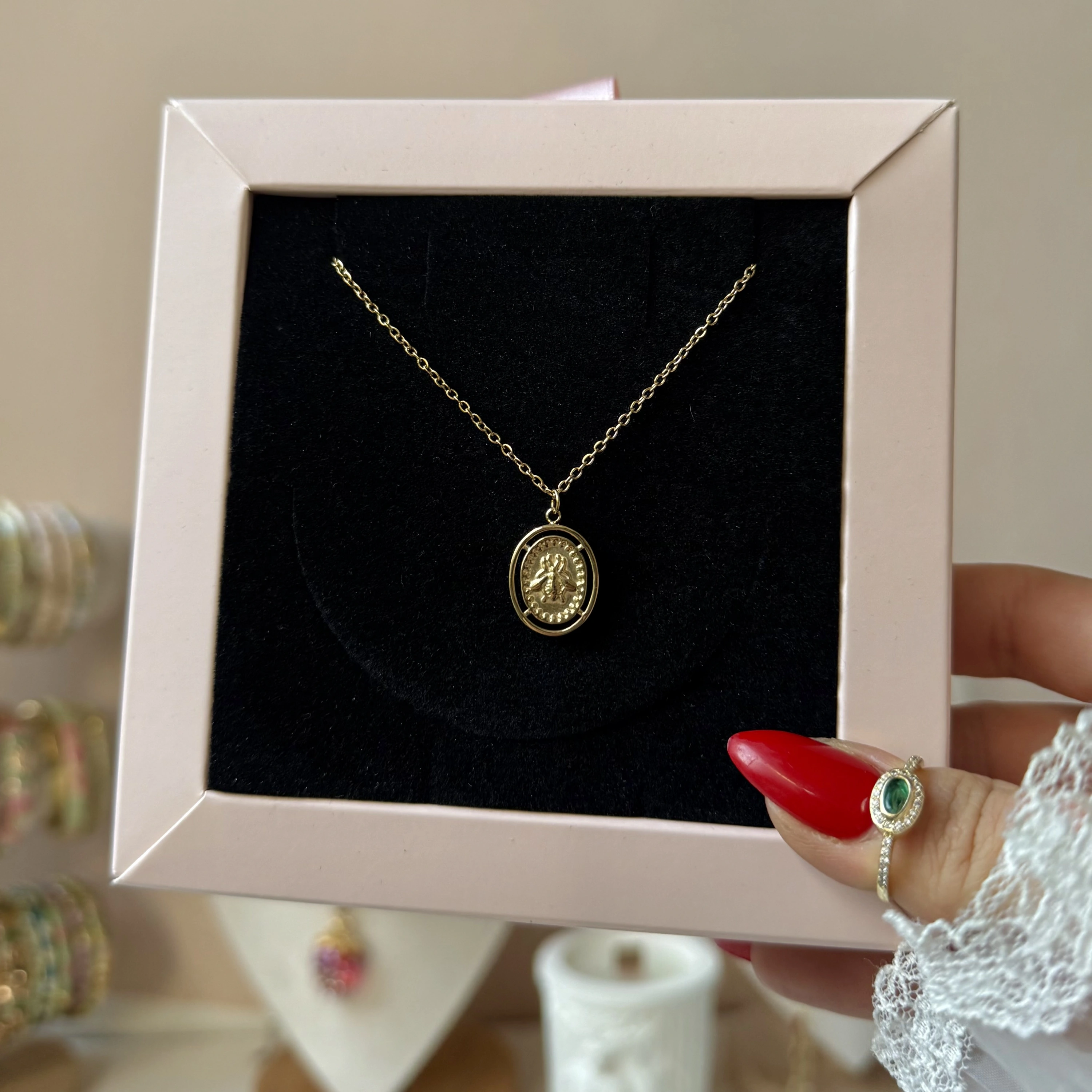 Golden Bee Kolye