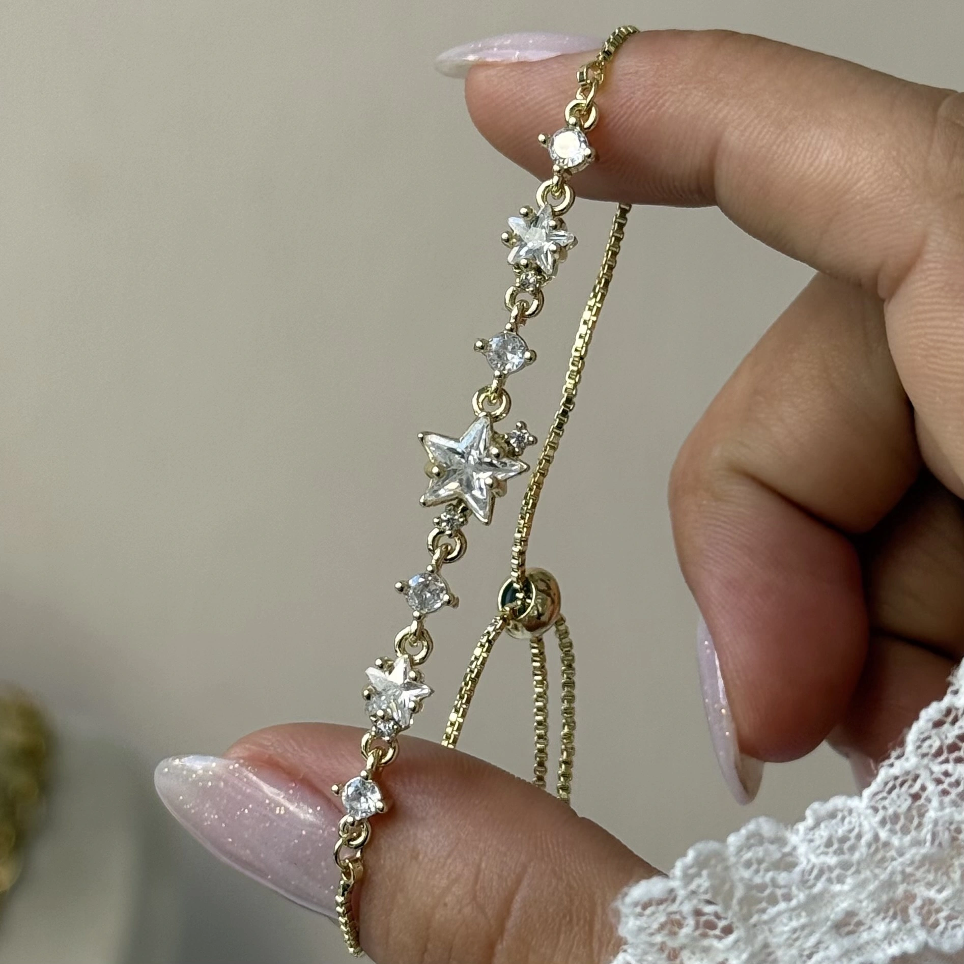 Taşlı Yıldız Asansörlü Bileklik