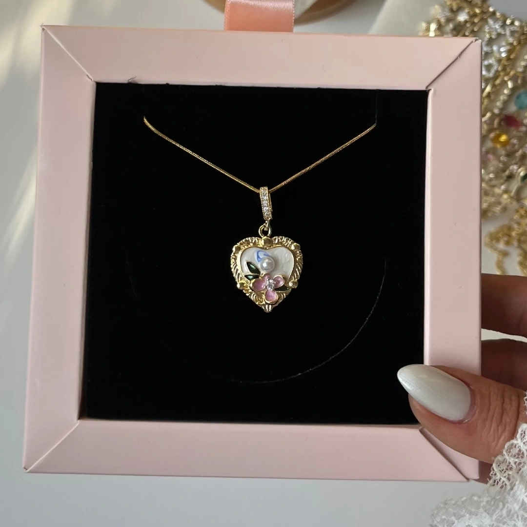 Gilded Secret Heart Kolye