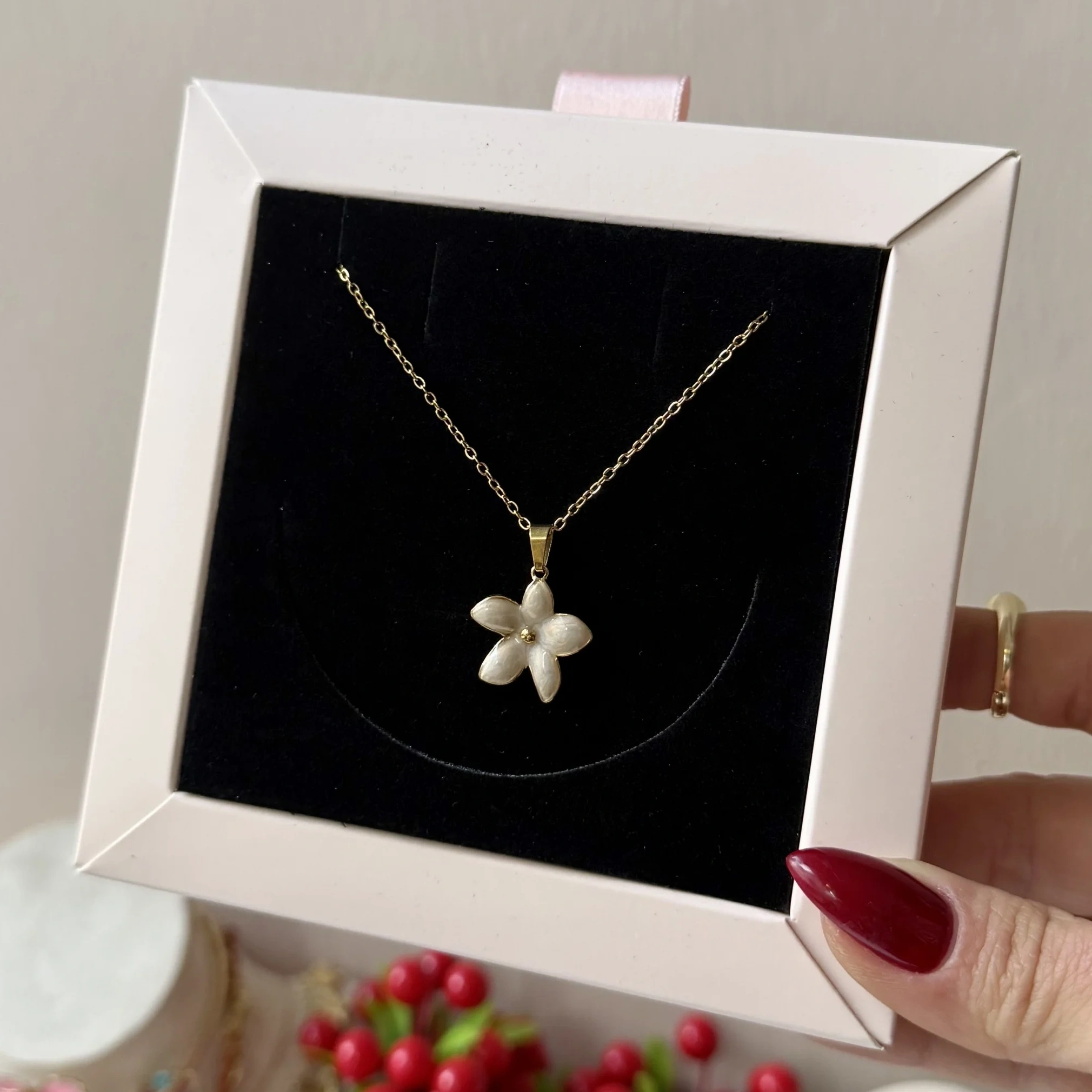 Snow Blossom Kolye
