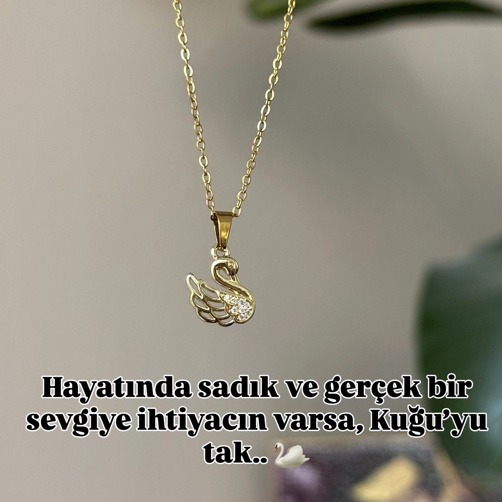 Taşlı Kuğu Kolye