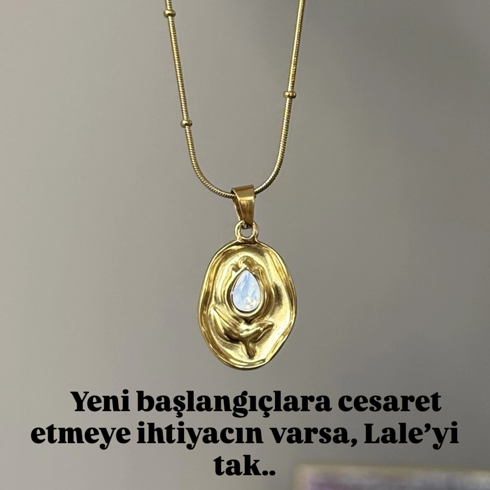 Vintage Taşlı Lale Kolye