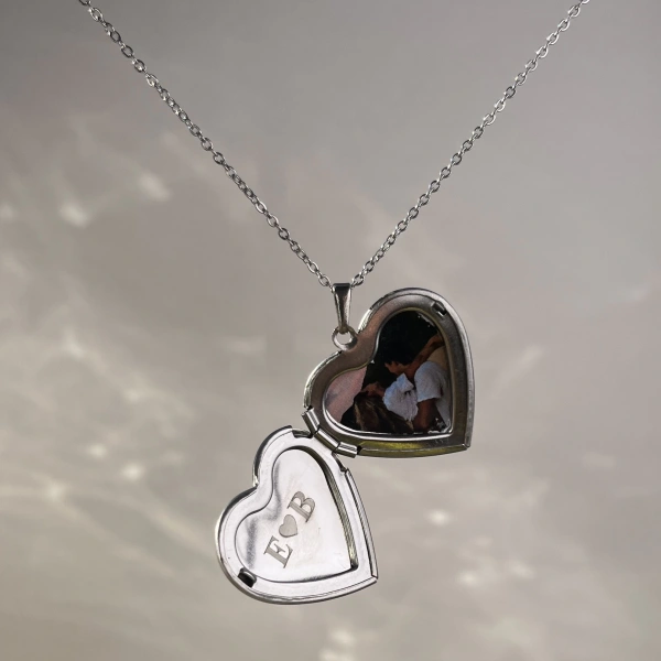 Kapaklı Çift Harfli ve Fotoğraflı Kalp Kolye(2,1 cm)