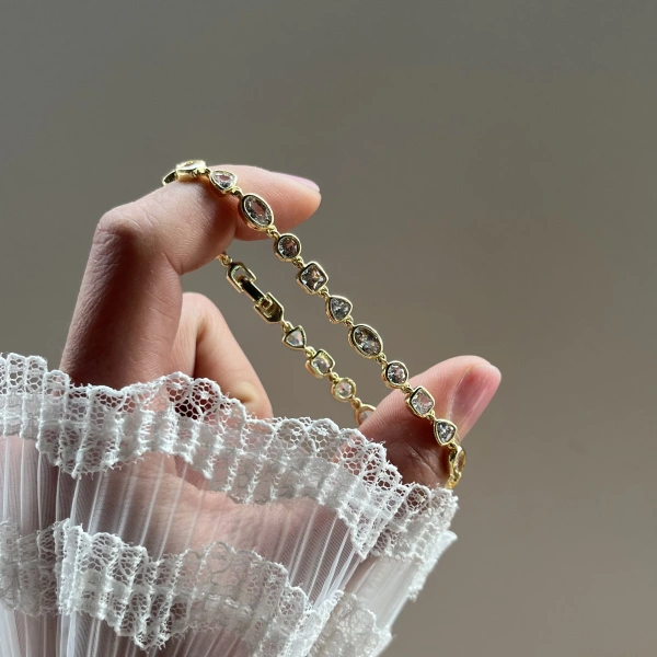 Beyaz Taş Motifli Bileklik