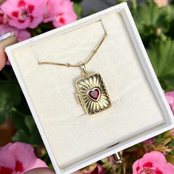 Kırmızı Kalpli Kapaklı Fotoğraflı Kolye (1,6 cm)