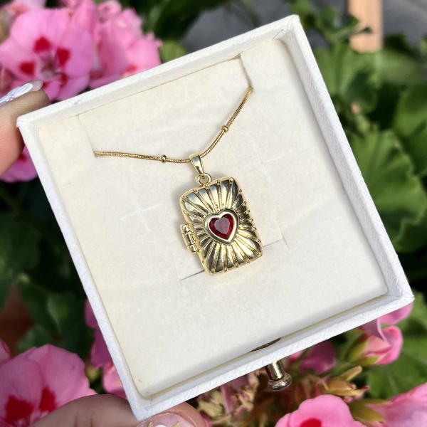 Kırmızı Kalpli Kapaklı Fotoğraflı Kolye (1,6 cm)