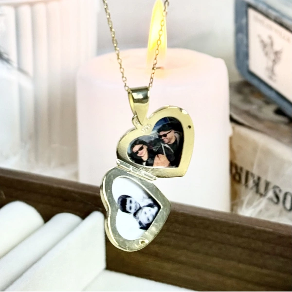 Desenli Kapaklı Fotoğraflı Kalp Kolye ( 1.8 cm )