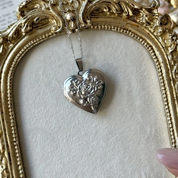 Gül Desenli Fotoğraflı ve Yazılı Fotoğraflı Kolye (2,1 cm)
