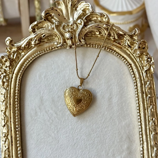 Desenli Fotoğraflı ve Yazılı Kapaklı Kolye (1,8 cm)