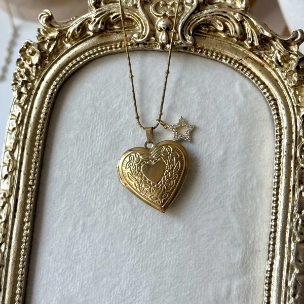 Yazılı ve Yıldız Charmlı Fotoğraflı Kolye (2,1 cm)