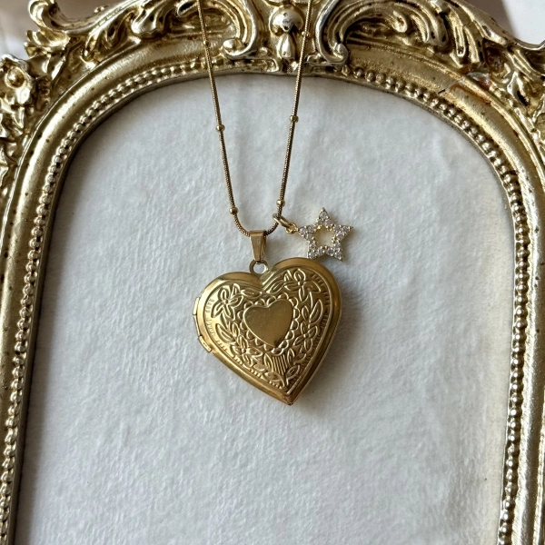 Yazılı ve Yıldız Charmlı Fotoğraflı Kolye (2,1 cm)