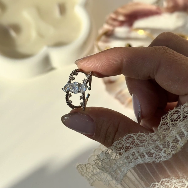 Oval Taşlı Prenses Yüzük
