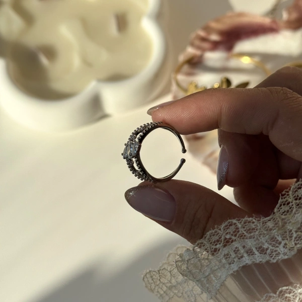 Oval Taşlı Prenses Yüzük