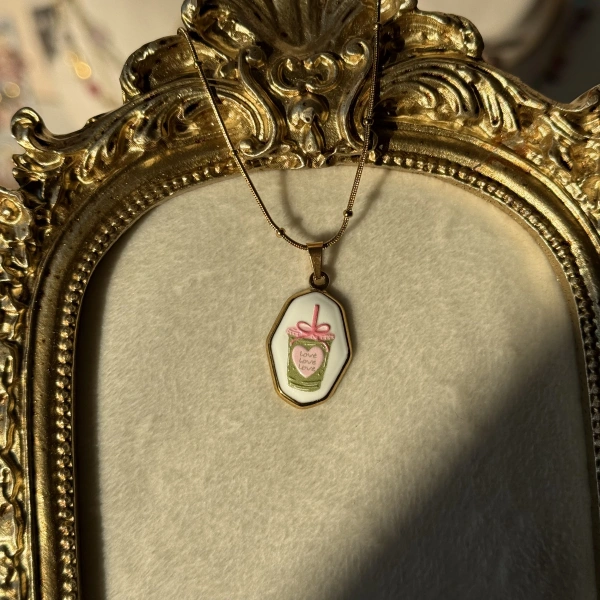 Love Yazılı Kolye