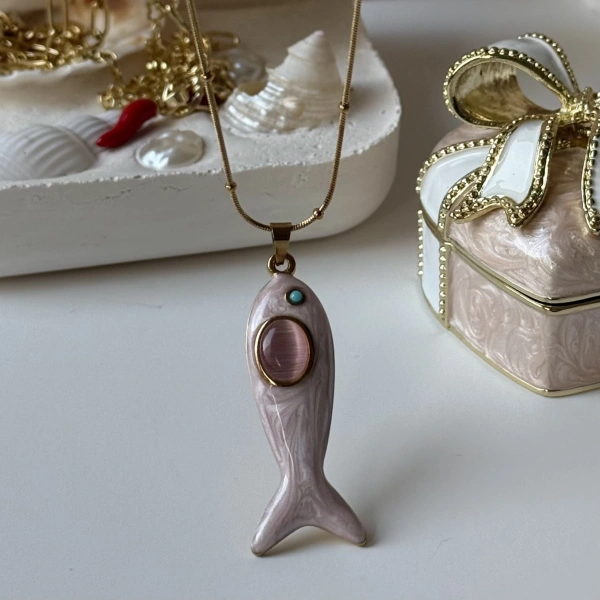 Pembe Taşlı Balık Kolye