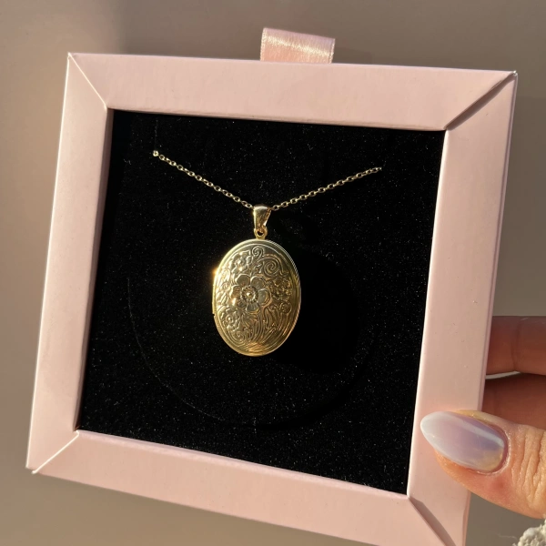 Desenli Kapak Fotoğraflı Oval Kolye (2,3 cm)